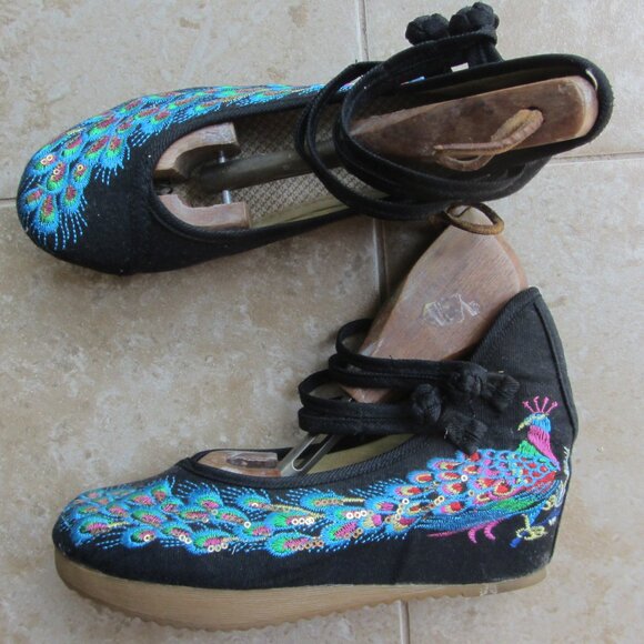 Handmade Embroidered Peacock Asian Motif Platform Shoes - Picture 2 of 6